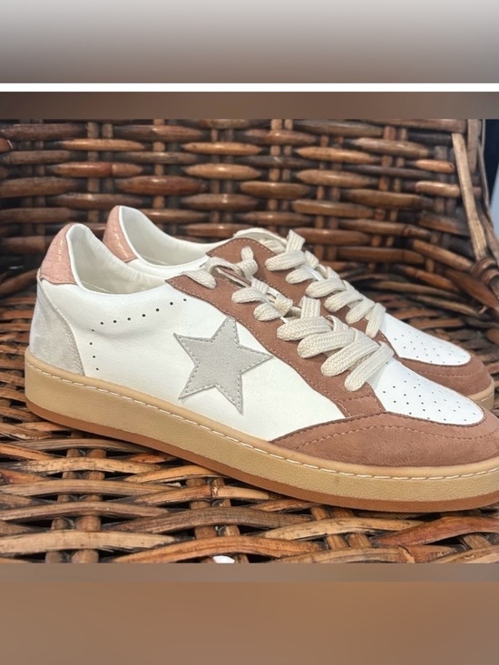 Mi.iM Shoes - Mi,iM White and Taupe  Star Sneakers in size 7.5 . New still in box
